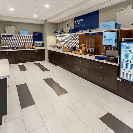 Holiday Inn Express & Suites - Milwaukee West Allis By Ihg Dış mekan fotoğraf