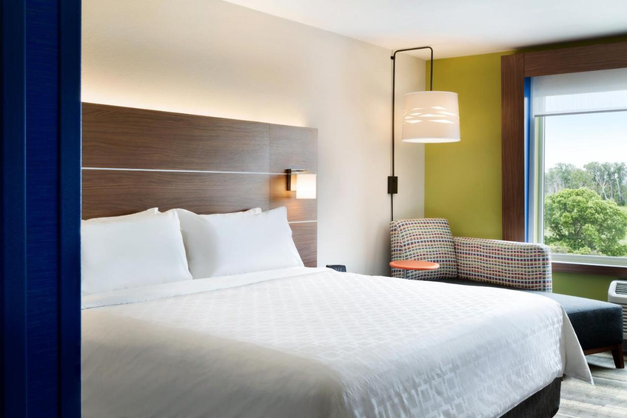 Holiday Inn Express & Suites - Milwaukee West Allis By Ihg Dış mekan fotoğraf