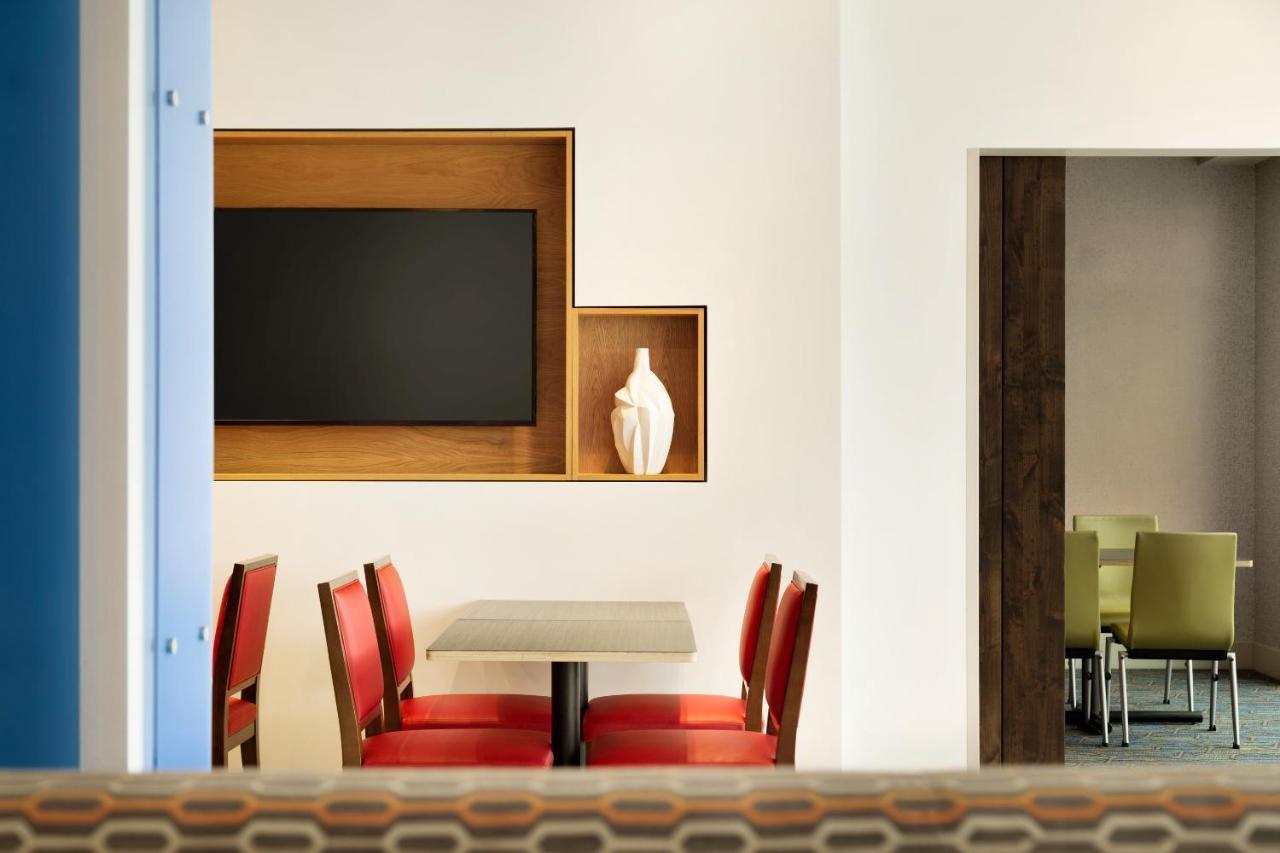 Holiday Inn Express & Suites - Milwaukee West Allis By Ihg Dış mekan fotoğraf
