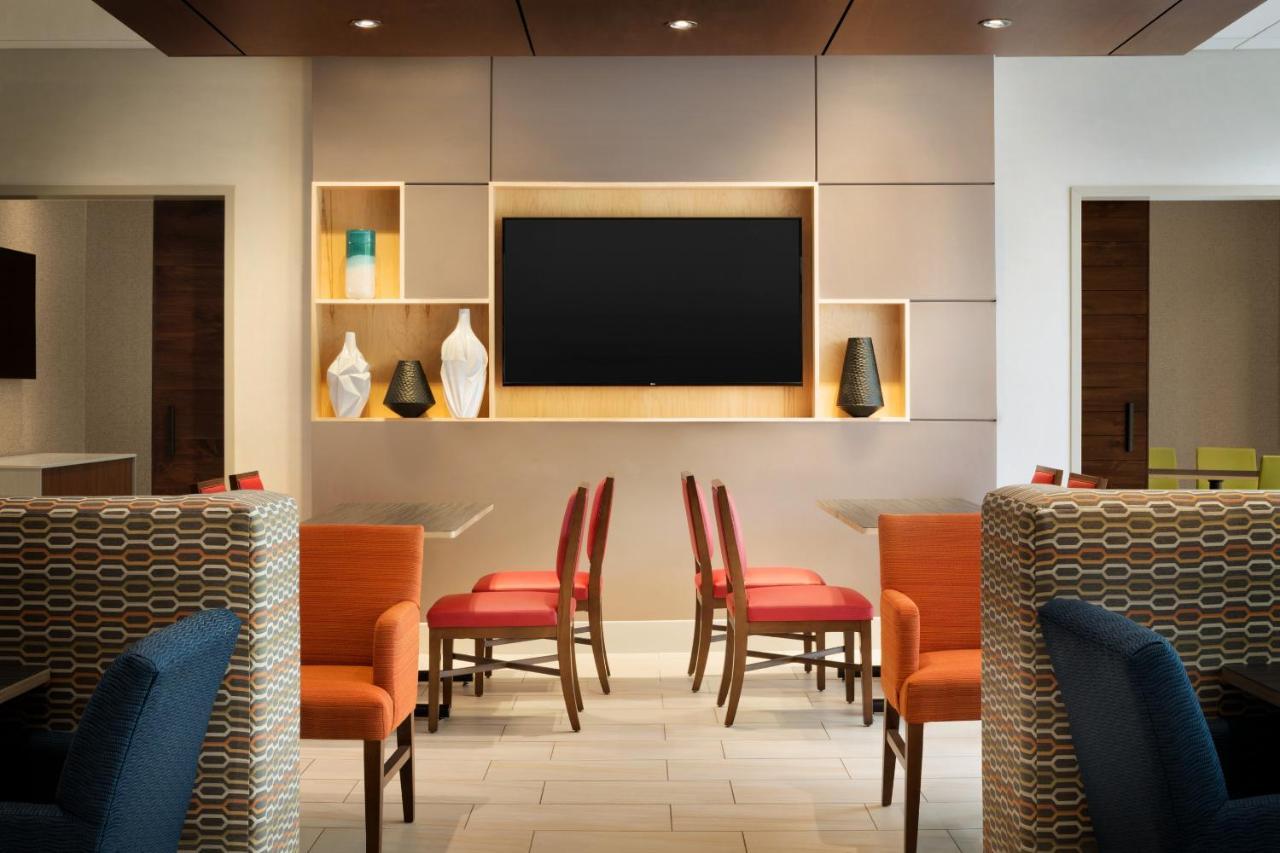 Holiday Inn Express & Suites - Milwaukee West Allis By Ihg Dış mekan fotoğraf