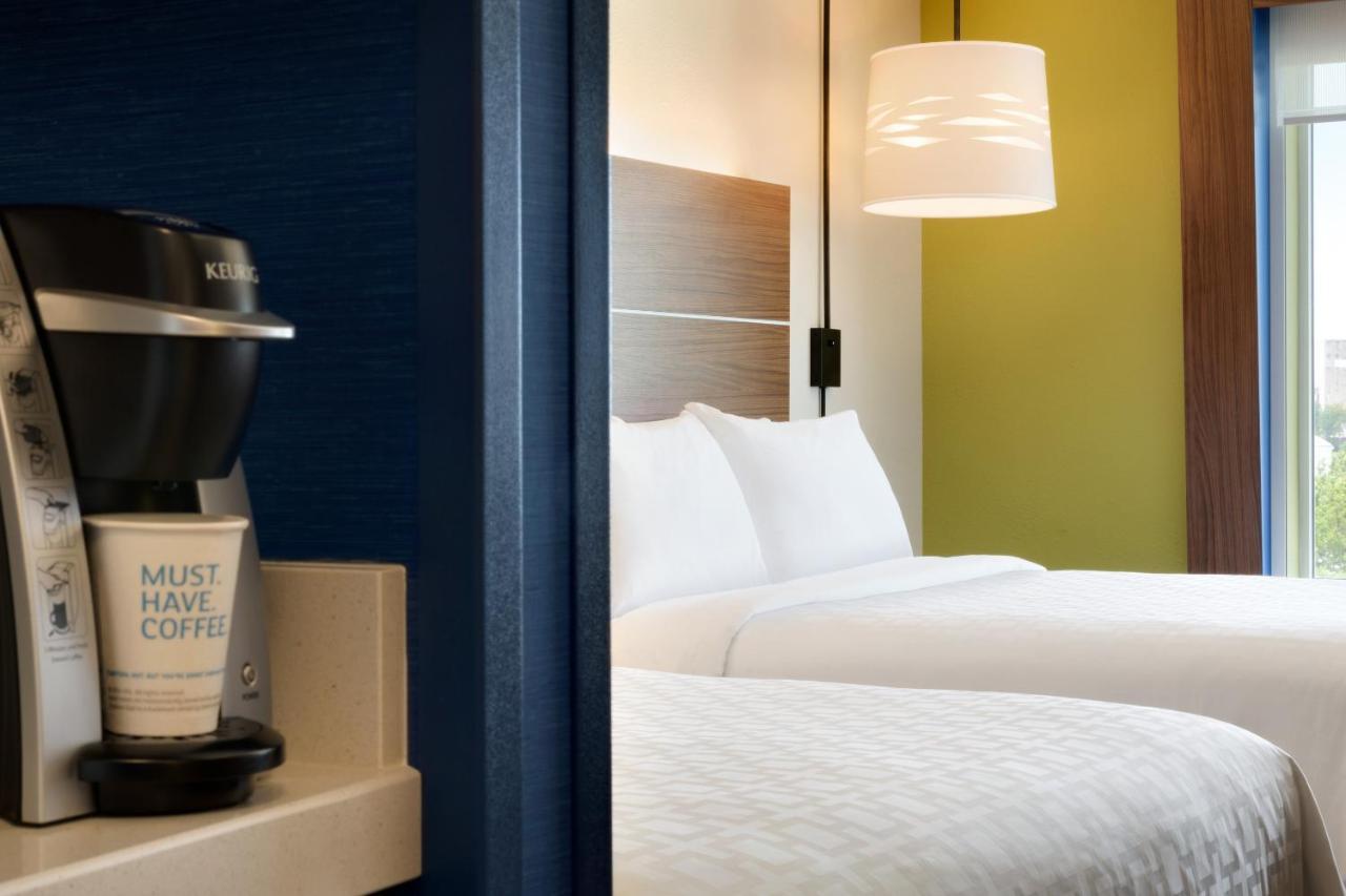Holiday Inn Express & Suites - Milwaukee West Allis By Ihg Dış mekan fotoğraf