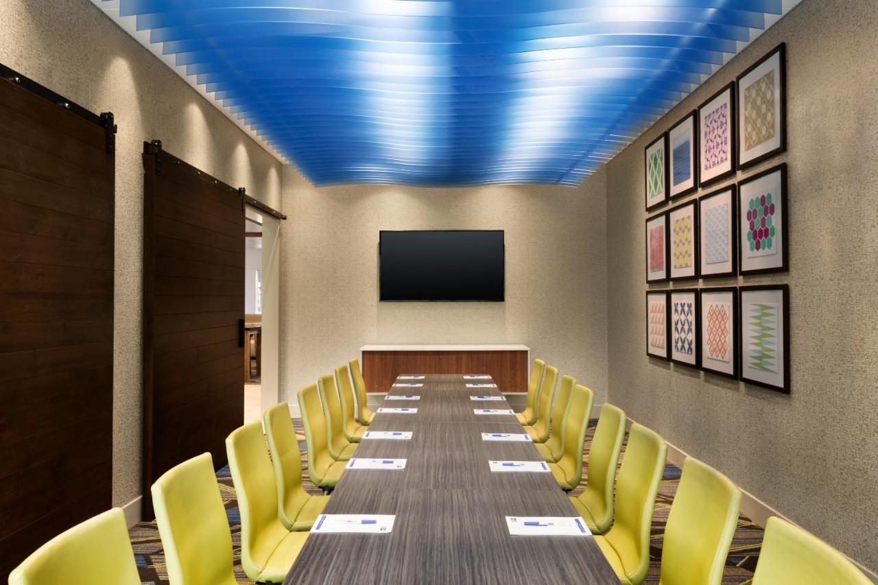 Holiday Inn Express & Suites - Milwaukee West Allis By Ihg Dış mekan fotoğraf