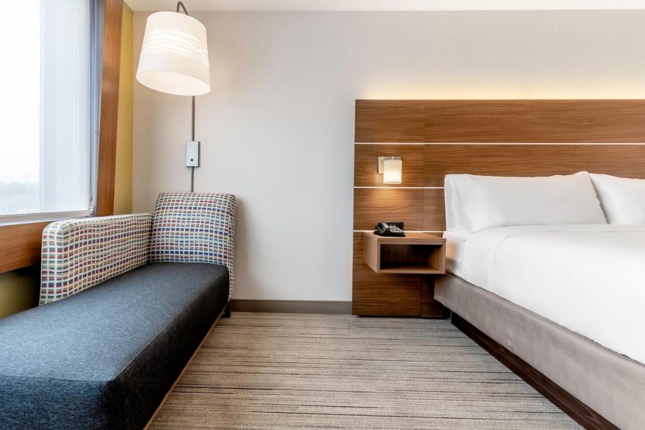 Holiday Inn Express & Suites - Milwaukee West Allis By Ihg Dış mekan fotoğraf