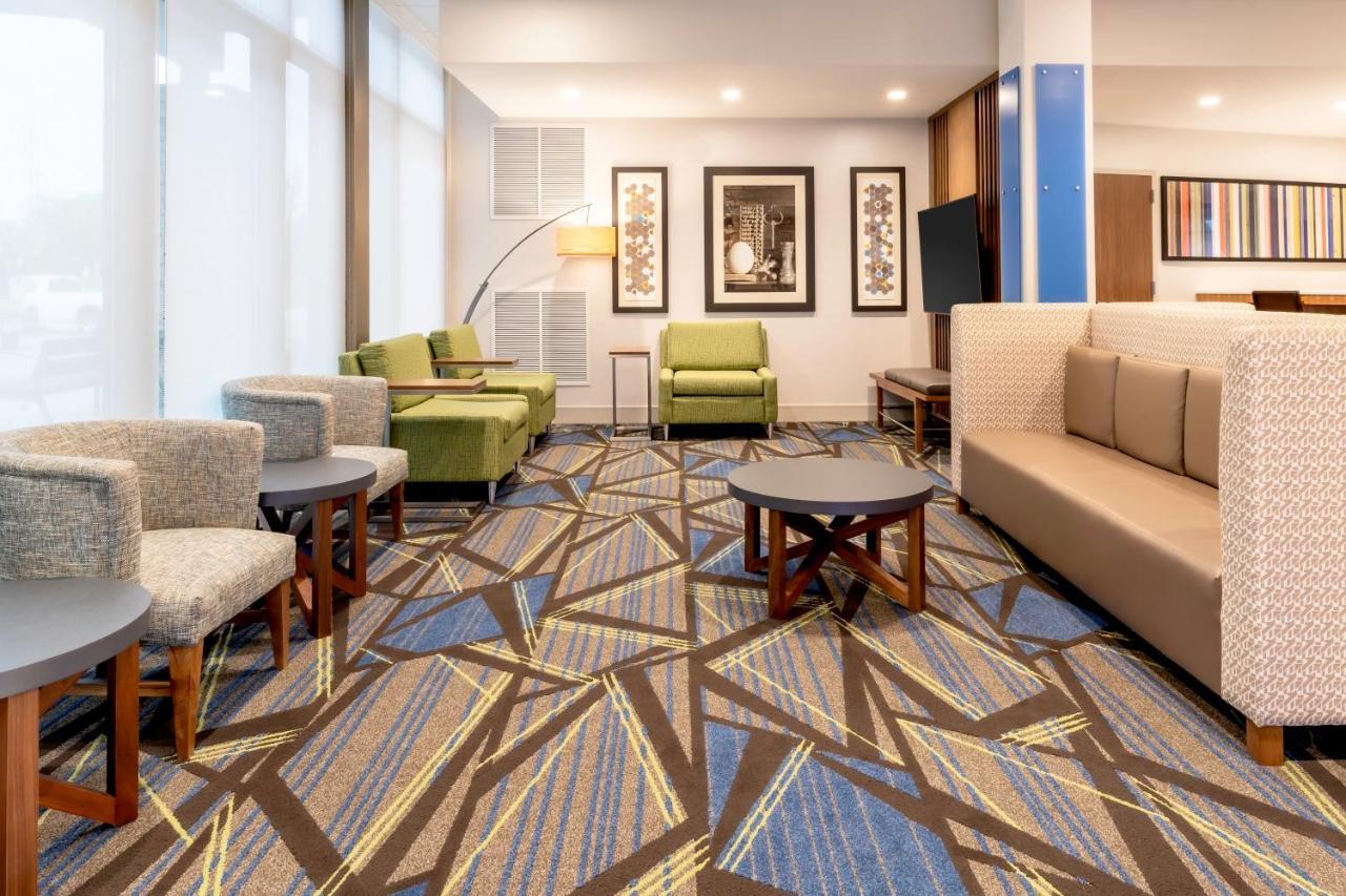 Holiday Inn Express & Suites - Milwaukee West Allis By Ihg Dış mekan fotoğraf
