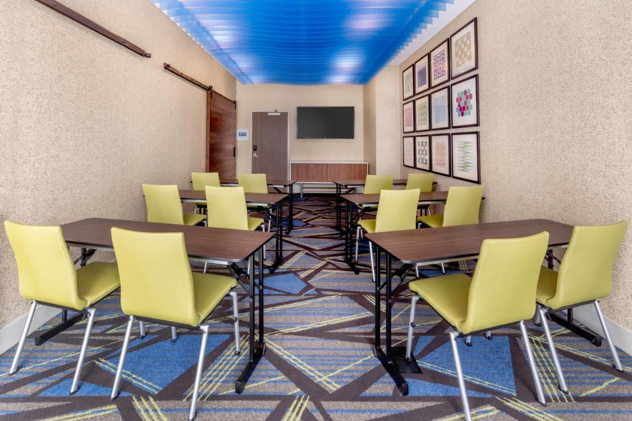 Holiday Inn Express & Suites - Milwaukee West Allis By Ihg Dış mekan fotoğraf