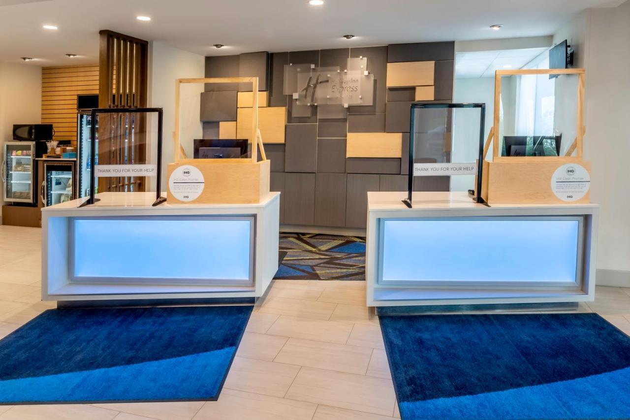Holiday Inn Express & Suites - Milwaukee West Allis By Ihg Dış mekan fotoğraf