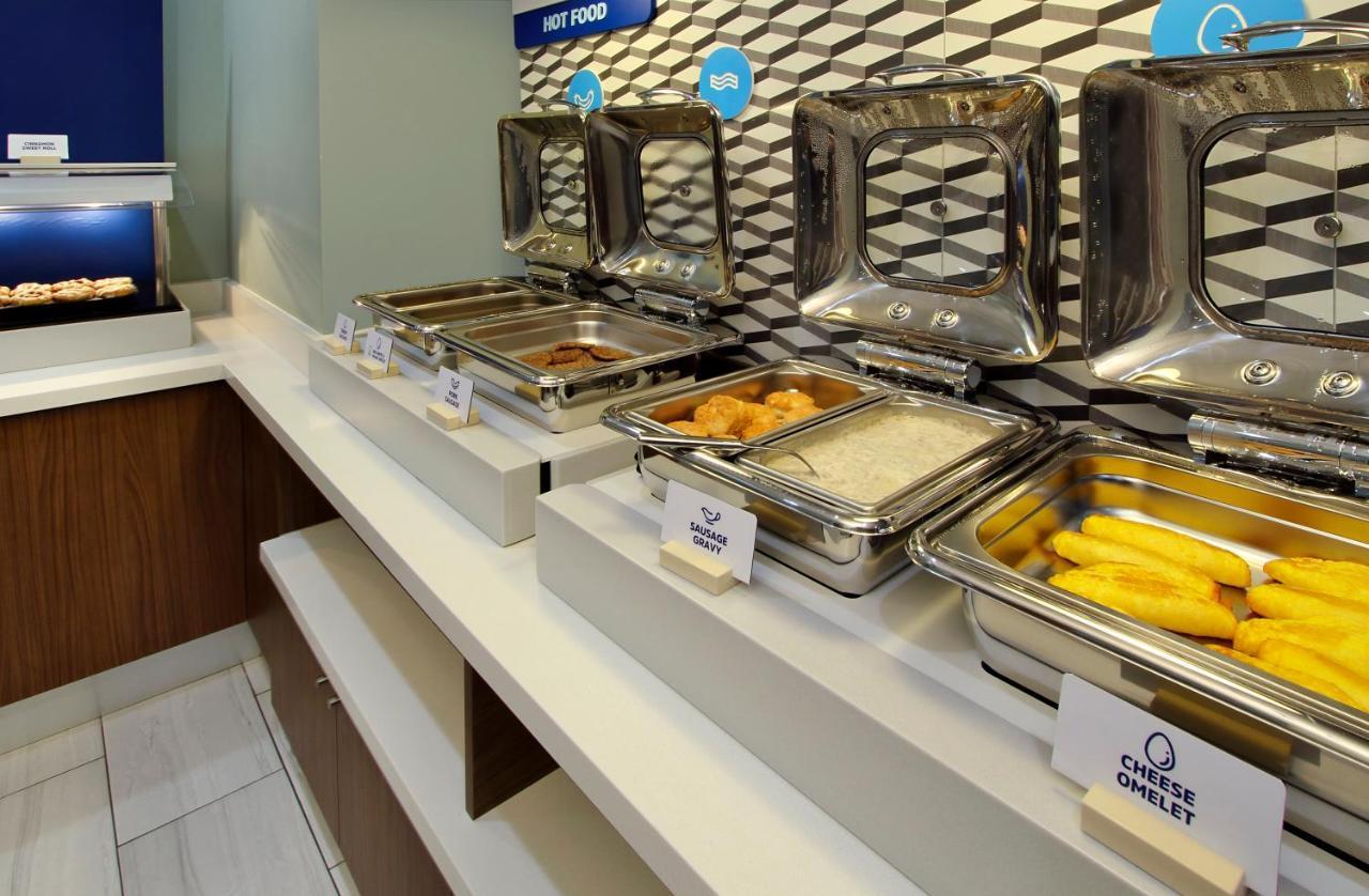 Holiday Inn Express & Suites - Milwaukee West Allis By Ihg Dış mekan fotoğraf
