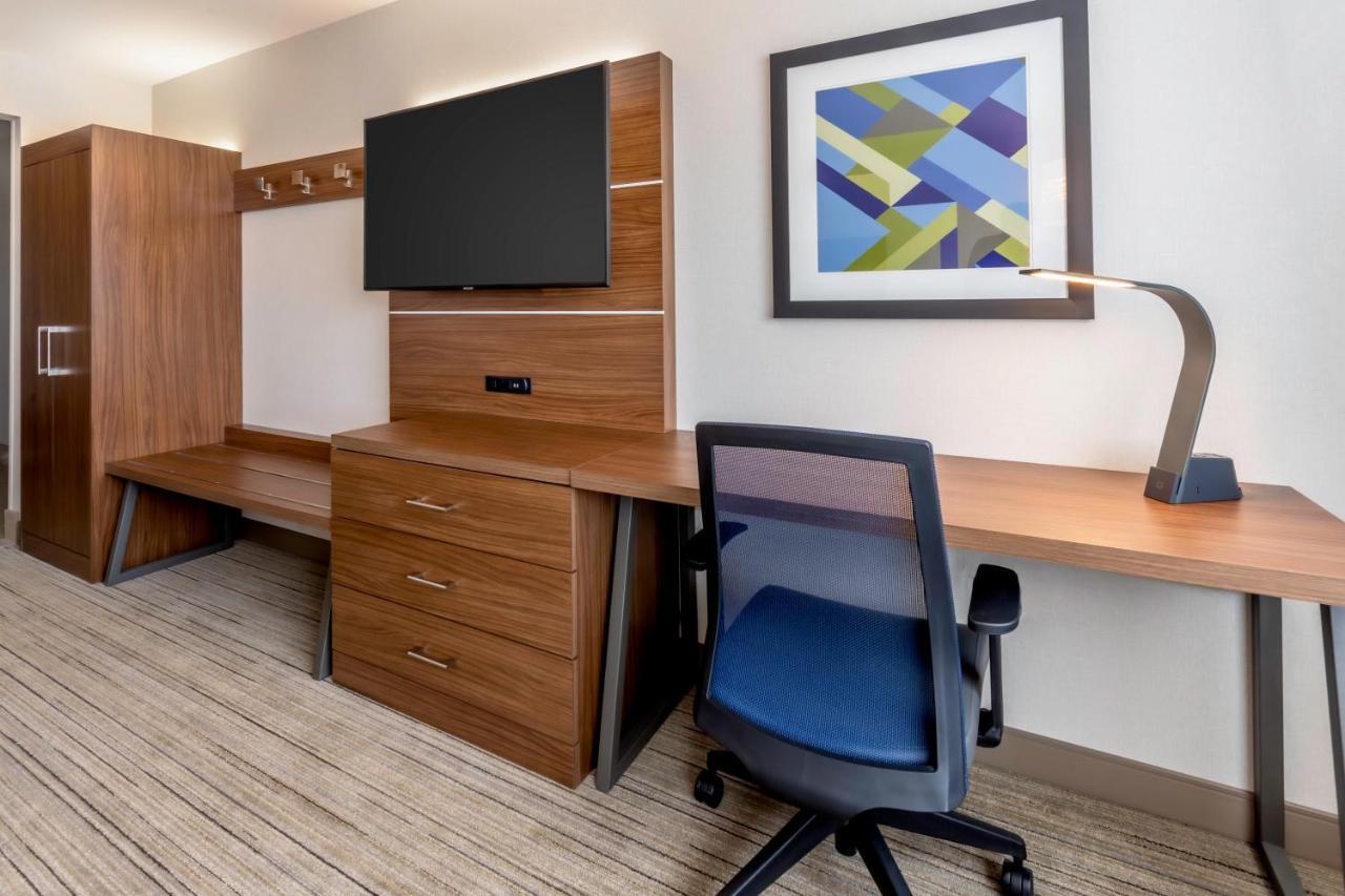 Holiday Inn Express & Suites - Milwaukee West Allis By Ihg Dış mekan fotoğraf