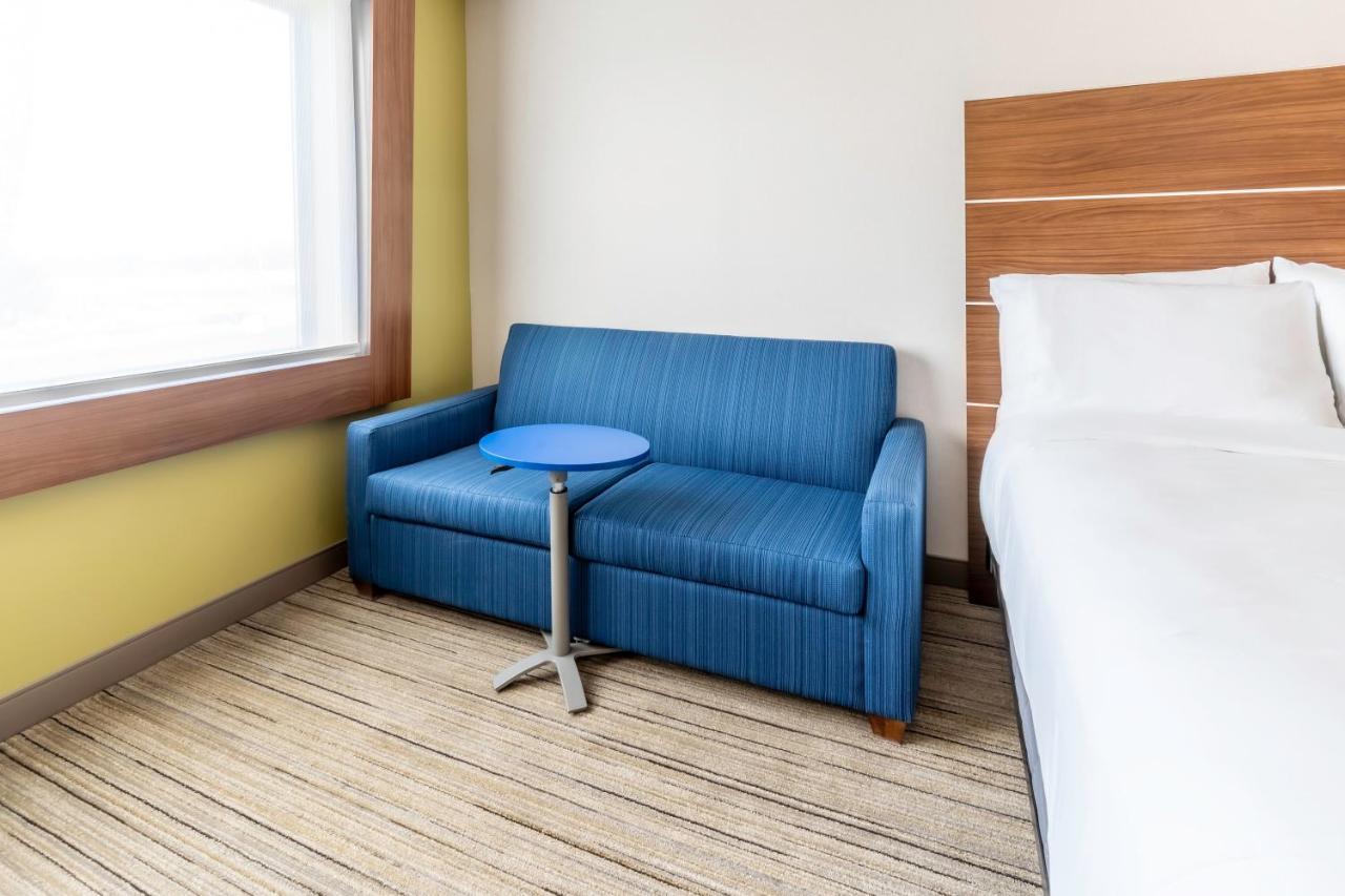 Holiday Inn Express & Suites - Milwaukee West Allis By Ihg Dış mekan fotoğraf