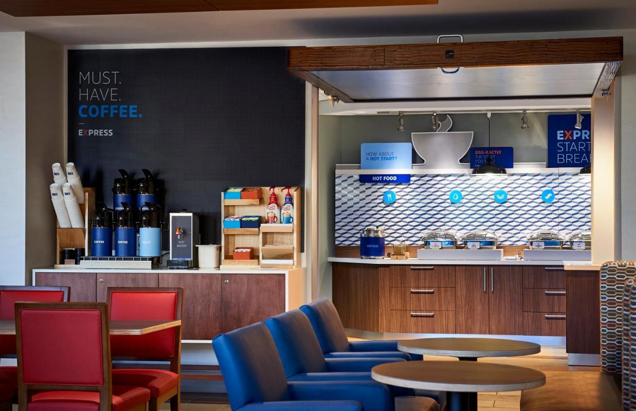 Holiday Inn Express & Suites - Milwaukee West Allis By Ihg Dış mekan fotoğraf