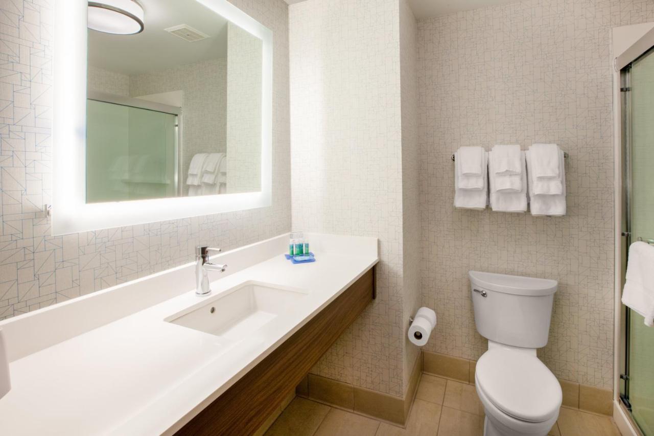 Holiday Inn Express & Suites - Milwaukee West Allis By Ihg Dış mekan fotoğraf
