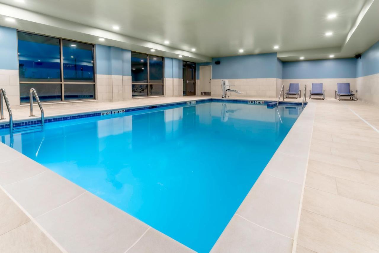 Holiday Inn Express & Suites - Milwaukee West Allis By Ihg Dış mekan fotoğraf