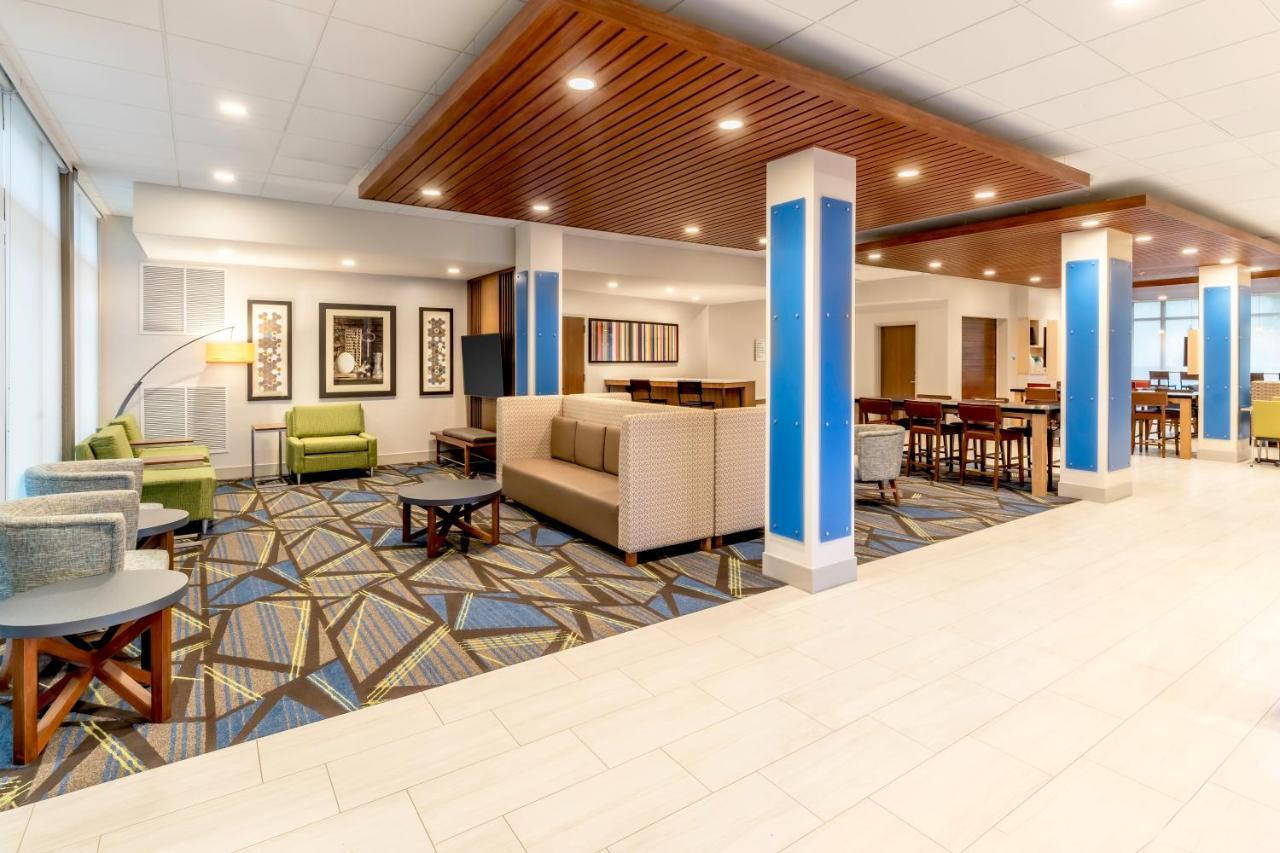 Holiday Inn Express & Suites - Milwaukee West Allis By Ihg Dış mekan fotoğraf