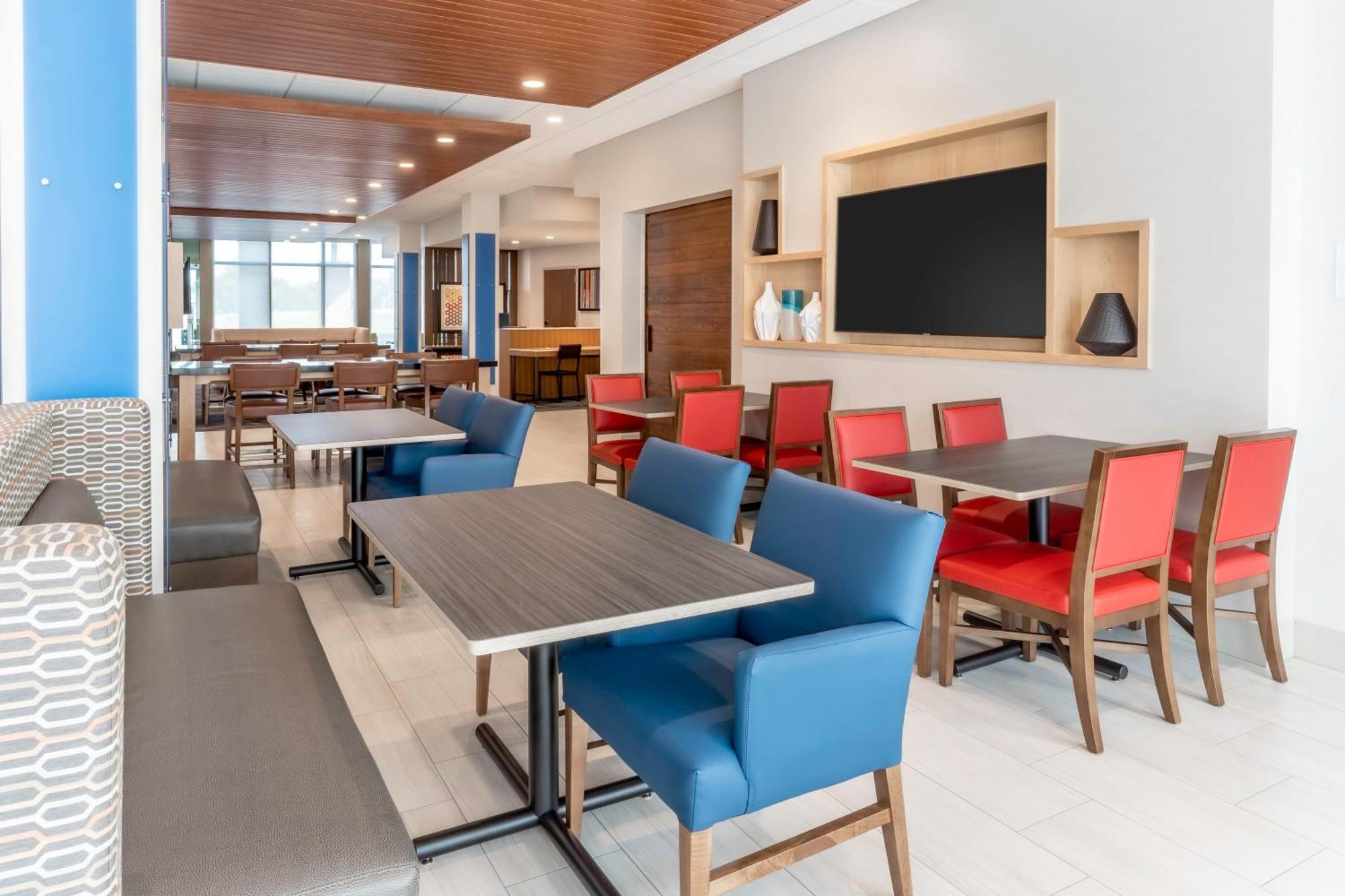 Holiday Inn Express & Suites - Milwaukee West Allis By Ihg Dış mekan fotoğraf