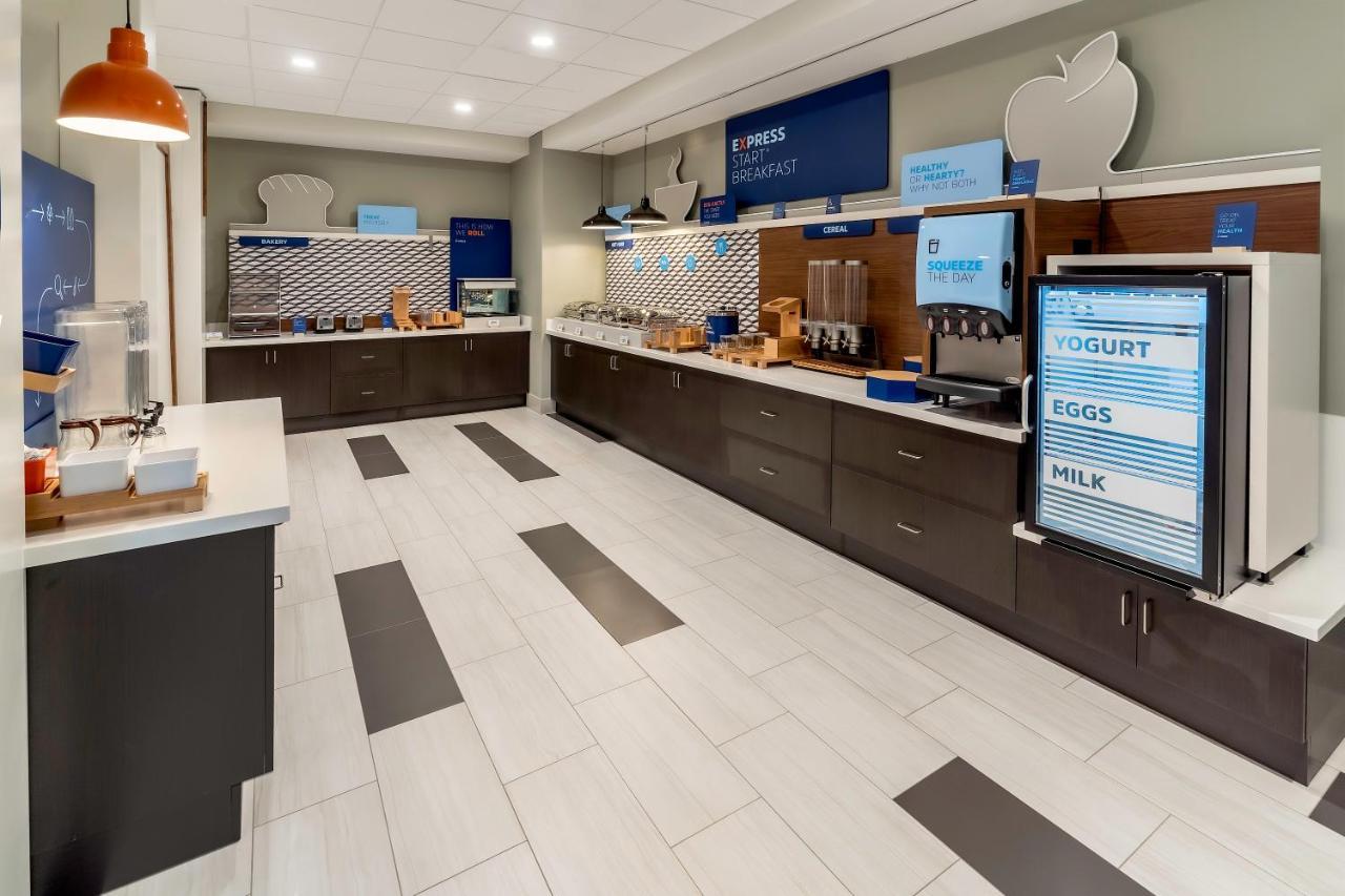 Holiday Inn Express & Suites - Milwaukee West Allis By Ihg Dış mekan fotoğraf