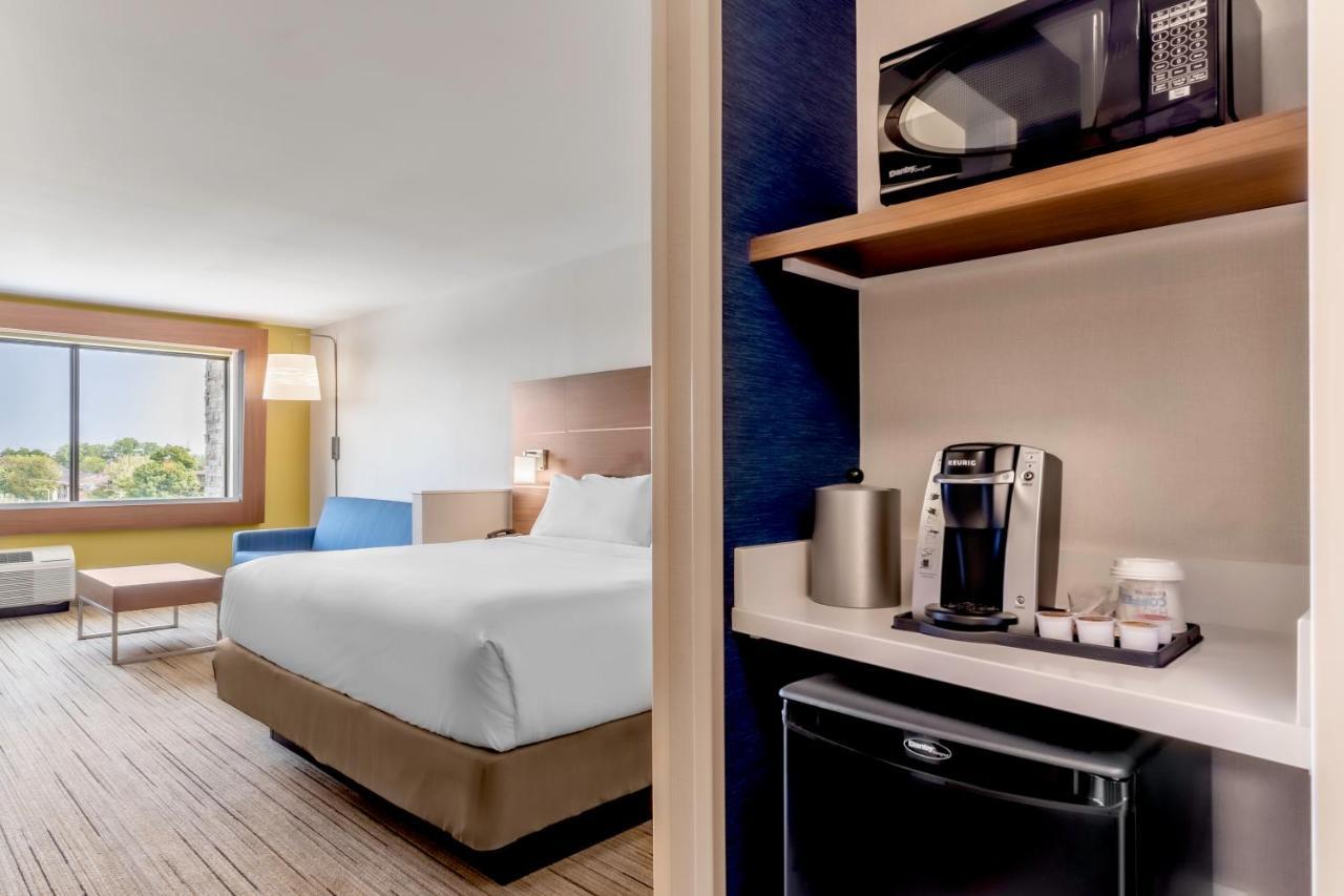 Holiday Inn Express & Suites - Milwaukee West Allis By Ihg Dış mekan fotoğraf