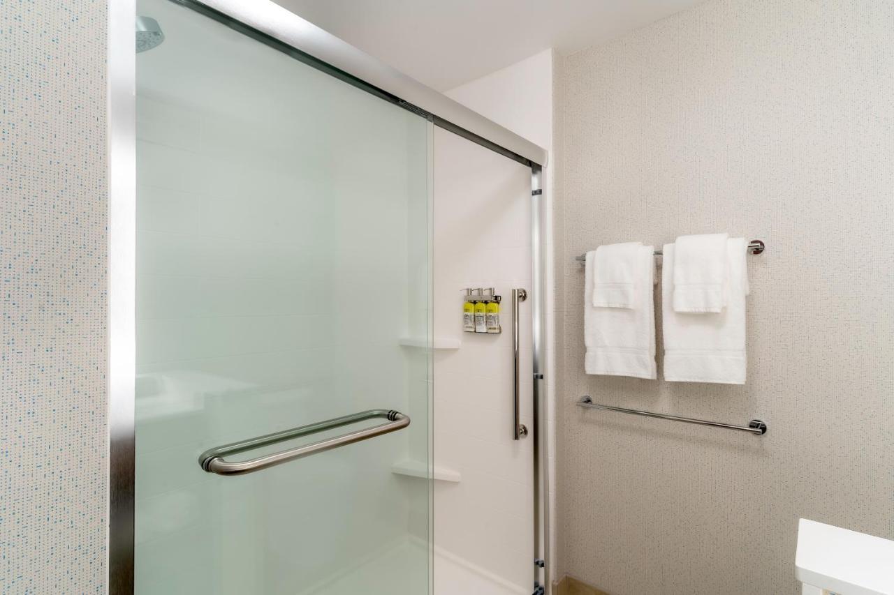 Holiday Inn Express & Suites - Milwaukee West Allis By Ihg Dış mekan fotoğraf